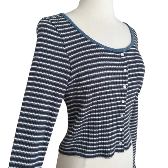 LEVI’S Britt Long Sleeve Pearl Snap Knit Top Cropped Ribbed Scoop Neck Y2K XL - Picture 2 of 16